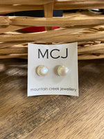 Mountain Creek Large Pearl Studs